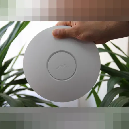Ubiquiti Networks Ubiquiti UniFi UAP Enterprise AP Indoor 2.4 Ghz Outlet