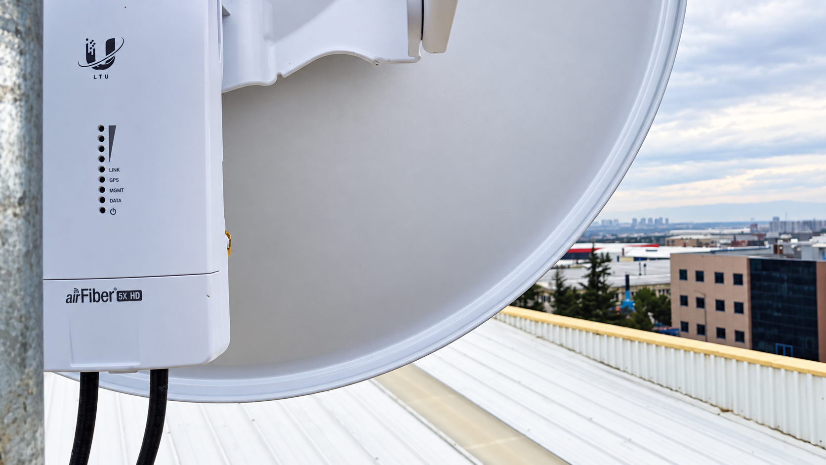 Ubiquiti airFiber 5XHD cihaz detay görünümü
