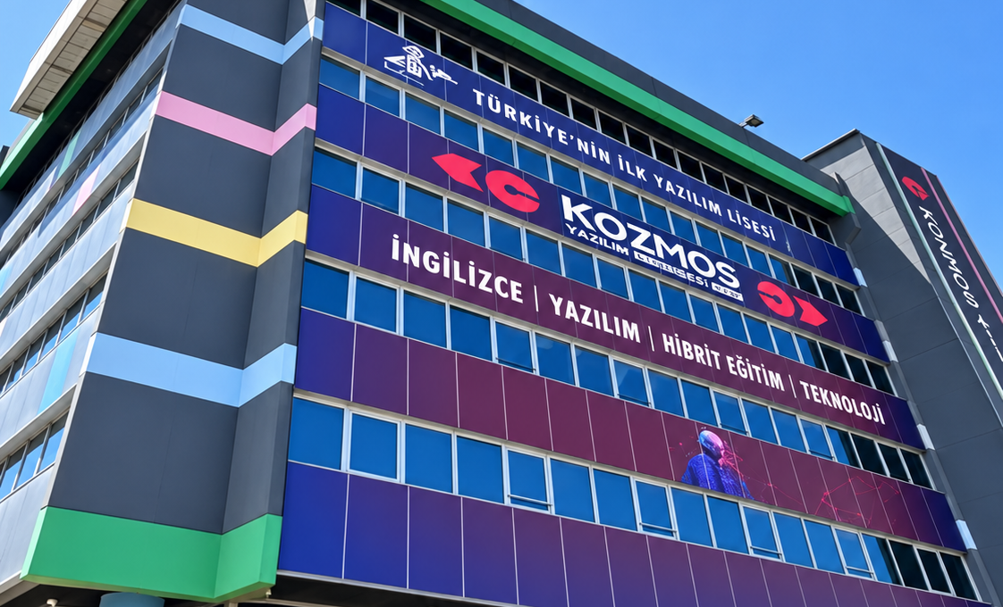 Kozmos Yazılım Anadolu Lisesi UniFi kurumsal Wi-Fi projesi